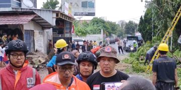 Hujan Deras Disertai Angin Kencang Terjang Kuningan, Pohon Tumbang di Beberapa Lokasi